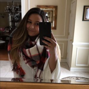 Meet your Posher, Alexia